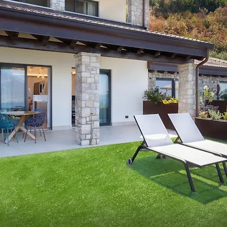 Apartment Divina - Prima Con Piscina E Vista Castelletto Di Brenzone