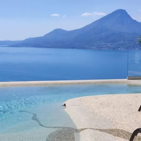 Divina - Prima Con Piscina E Vista *