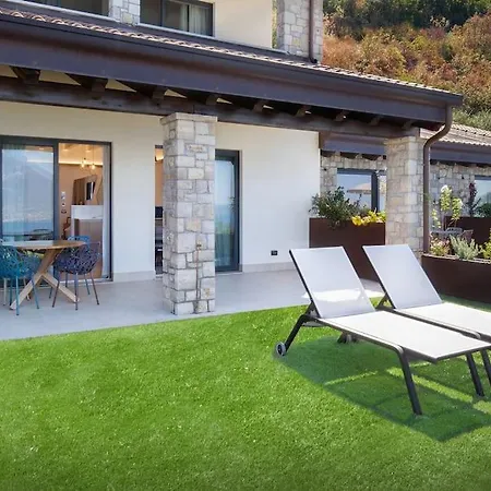 Apartamento Divina22 - Prima Con Piscina E Vista Castelletto Di Brenzone