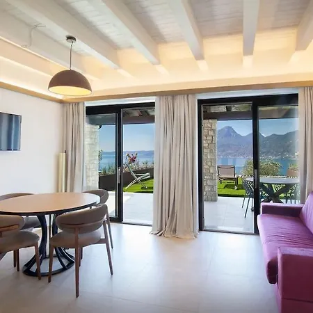 Apartamento Divina22 - Prima Con Piscina E Vista Castelletto Di Brenzone